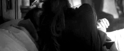 Страстный поцелуй гифка. Грубый страстный поцелуй. Живые картинки с поцелуями. Страстный поцелуй. Страстные поцелуи анимация.