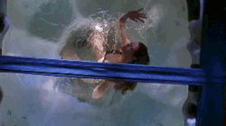Пытки гиф. Дикость 1998 Дениз Ричардс. Дениз Ричардс в бассейне. Дикость Дениз Ричардс сцена в бассейне.