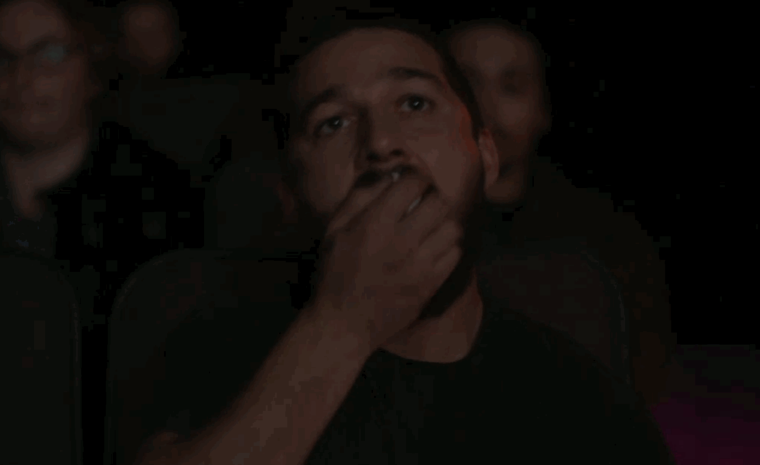Просмотр gif. Гифка ЛАБАФ В кинотеатре. Гифка кинотеатр. Гифка просмотр фильма. Кинозал гифка.