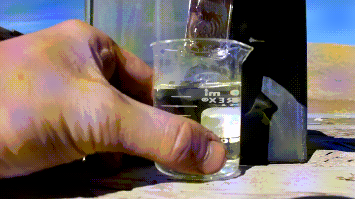 Ртуть в воде. Химическая реакция gif. Серная кислота гифка. Плавиковая кислота и стекло.