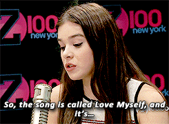 Gif Interview Hailee Steinfeld Important Animated Gif On Gifer