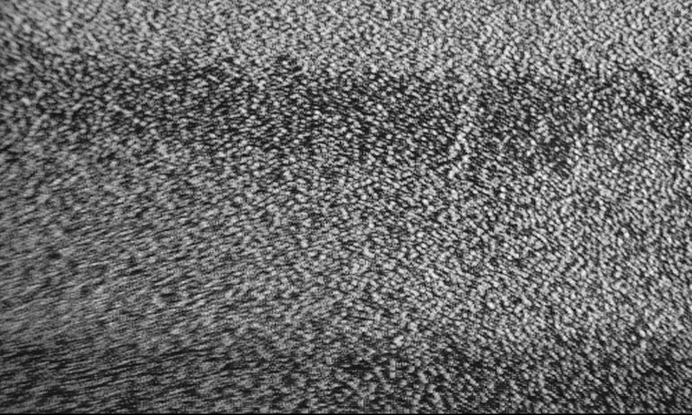 Шум там. Помехи. Помехи телевизора. Шипящий экран телевизора. Серый шум.