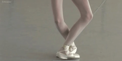 Трясет ногой. Балерина анимация. Анимированные ноги. Движущаяся балерина.