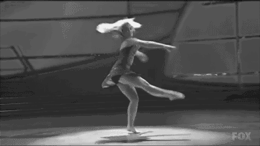 Гифка танец танцует девушка гиф картинка, скачать gif на GIFER