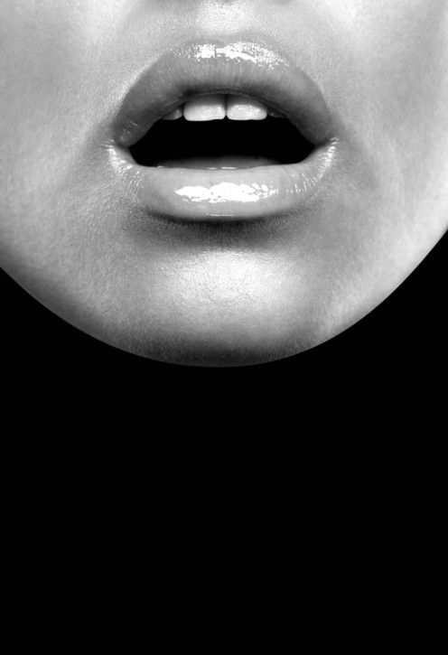 Полуоткрытый рот. Облизывает губы. Открытый женский рот. Закрытый рот.