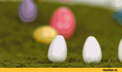 Пасхальное яйцо гиф. Разбивание яиц на Пасху. Яйцо об яйцо Пасха. Пасхальные яйца анимация.
