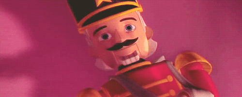 Щелкунчик занюхивает леденец. Щелкунчик смешной. Нюхает леденец. Нюхает леденец. Щелкунчик анимированный.