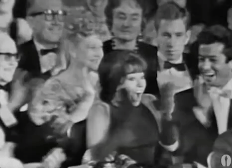 Oscars Hug Gif On Gifer By Mazugis