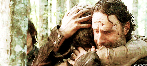 gif calin Rick/Carol