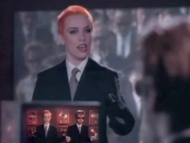 Sweet dreams певица. Sweet dreams eurythmics текст. Sweet dreams are made of this. Annie lennox в молодости. Энни леннокс свит дримс.