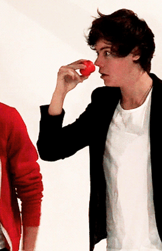 Smelling GIF - Find on GIFER
