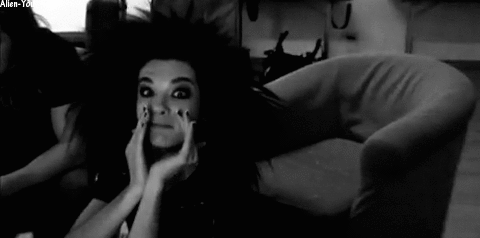 Инставизор анонимно сторис bill kaulitz. Tokio Hotel Билл Каулитц гиф. Билл Каулитц гиф. Билл Каулитц gif. Билл Каулитц плачет 2005.