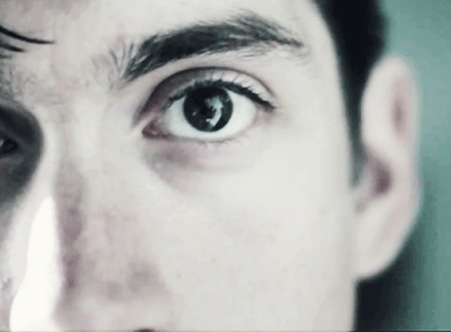 That s what people say. Алекс Тернер глаза. Arctic Monkeys whatever people say i am, that's what i'm not. Алекс Тернер улыбается. Алекс Тернер гиф.