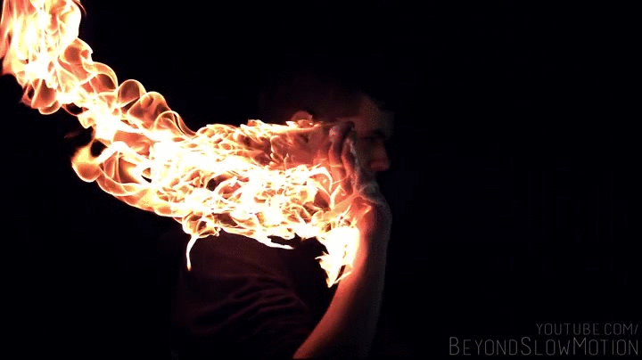 Fire somebody. Огонь в руке. Пламя в руке. Человек с горящими руками. Горячее на огне