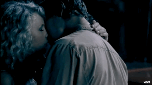 Kissing Taylor Swift Gif Find On Gifer