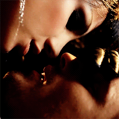 Гифки нежному мужчине. Страстный поцелуй. Живой поцелуй. Гифы поцелуи. Нежный поцелуй в губы.