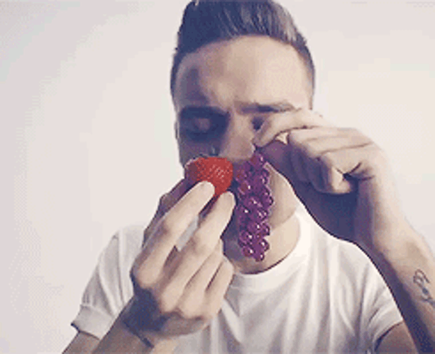 Liam payne s GIF Find on GIFER