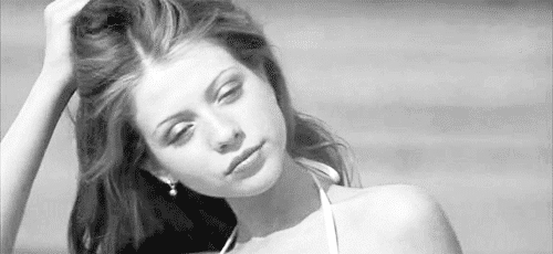 Gif женское. Мишель Трахтенберг гиф. Мишель Трахтенберг hot gif. Хорошенькая женщина гифки. Michelle Trachtenberg gif.