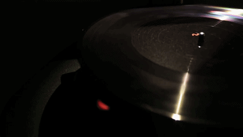 Spinning gif. Гифки со звуком. Звук картинка гиф. Рекорд гифка. Остановитесь gif со звуком.