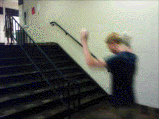 Звук падения на пол. Падает с лестницы. Лестница гиф. Человек спускается по лестнице. Упал с лестницы гиф.