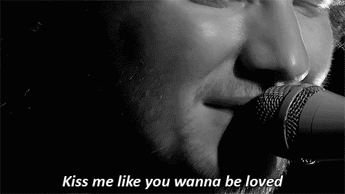 Песня от поцелуя след спасибо. Kiss me like you wanna be Loved. Гиф из песни Kiss me again. Kiss me ed Sheeran. Kiss hope you Love.