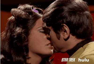 Hulu Kis Passionate Kiss Gif On Gifer By Axedragon