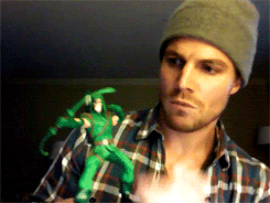 Funny arrow stephen amell GIF - Find on GIFER