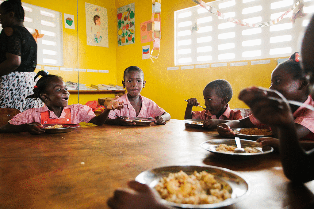 Lunch GIF Find on GIFER