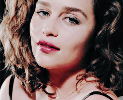 Emilia Clark Emilia Clarke S Find And Share On Giphy 