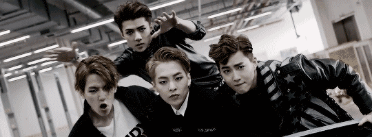 Exo call. Сухо call me baby. сюмин call me baby. exo call me baby. exo call me baby xiumin.