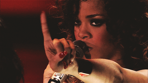 Горловой до слез. Рианна гифки. Рианна Хаммингберд. Рот Рианны гиф. Rihanna Disturbia Live.