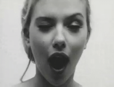 Prominente Scarlett Johansson Streichelszene GIF