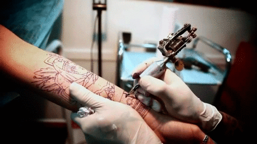Tatouage GIF - Trouver sur GIFER