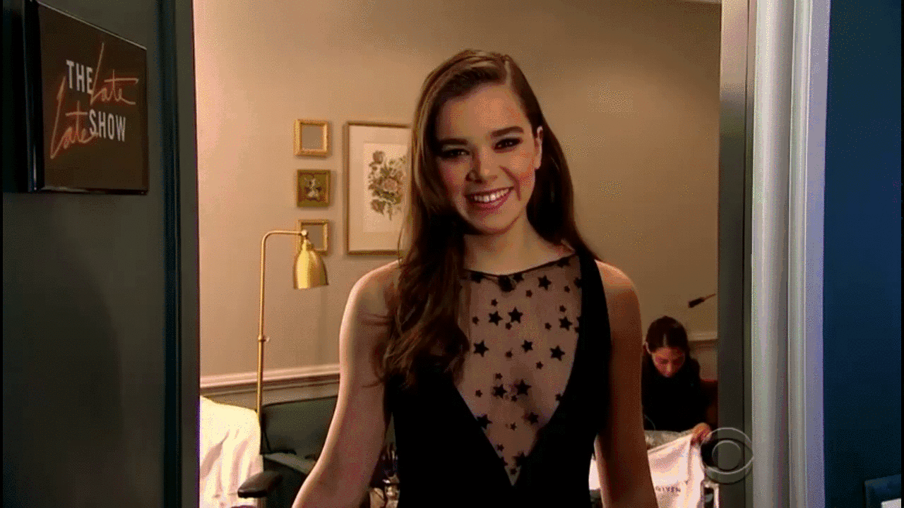 Animated GIF hailee steinfeld, share or download. 