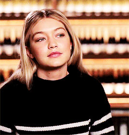 Gigi hadid GIF - Find on GIFER