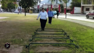 Workout girl fail GIF - Find on GIFER