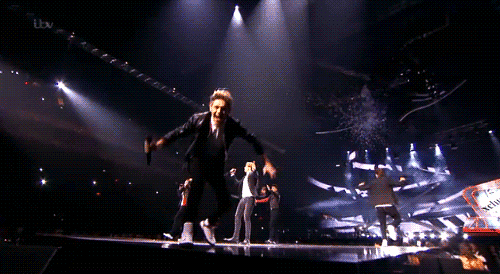 скачать песню one direction happily Гифка ночь изменчива barry dylan one direction гиф картинка.