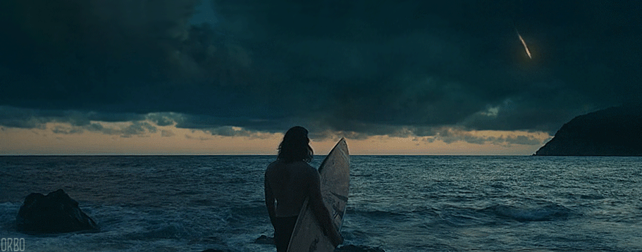 Тихие волны песня. Море гиф. Синемаграфия море. Девушка у моря гиф. Гифка девушка и море.