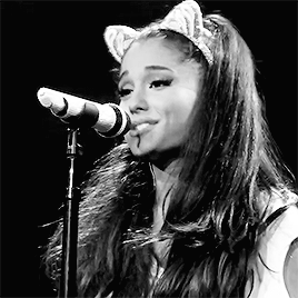 Znalezione obrazy dla zapytania ariana black n white gifs