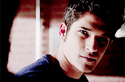 H tyler posey hunt GIF - Find on GIFER