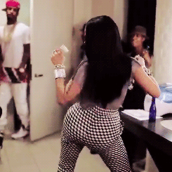 Nicki minaj shaking booty 👉 👌 Nicki Minaj shakes booty on Ra