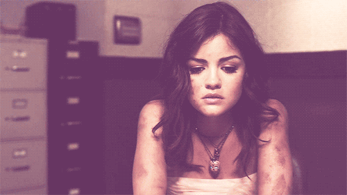 pretty little liars,lucy hale,butterfly,aria