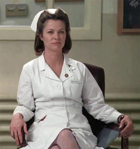 Медсестра ratched гифка.