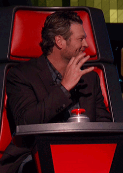 the voice,blake shelton,fingers,shakira,tv,television,weird,nbc,blake,team blake,team shakira,button pushing,they dont even see next to each other