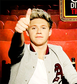 one direction,niall horan,thumbs up