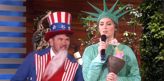 emily blunt,tv,television,ellen,prank,i cant,scare,lol this