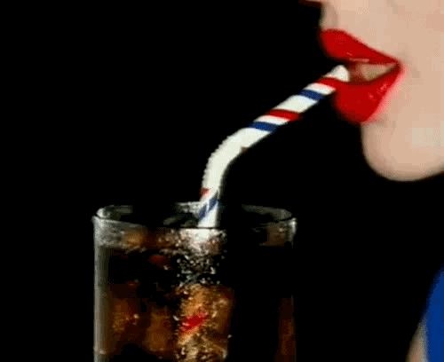Почему пьют через трубочку. Девушка пьет из трубочки. Пьет коктейль. Девушка пьет сок из трубочки. Коктейль гиф.