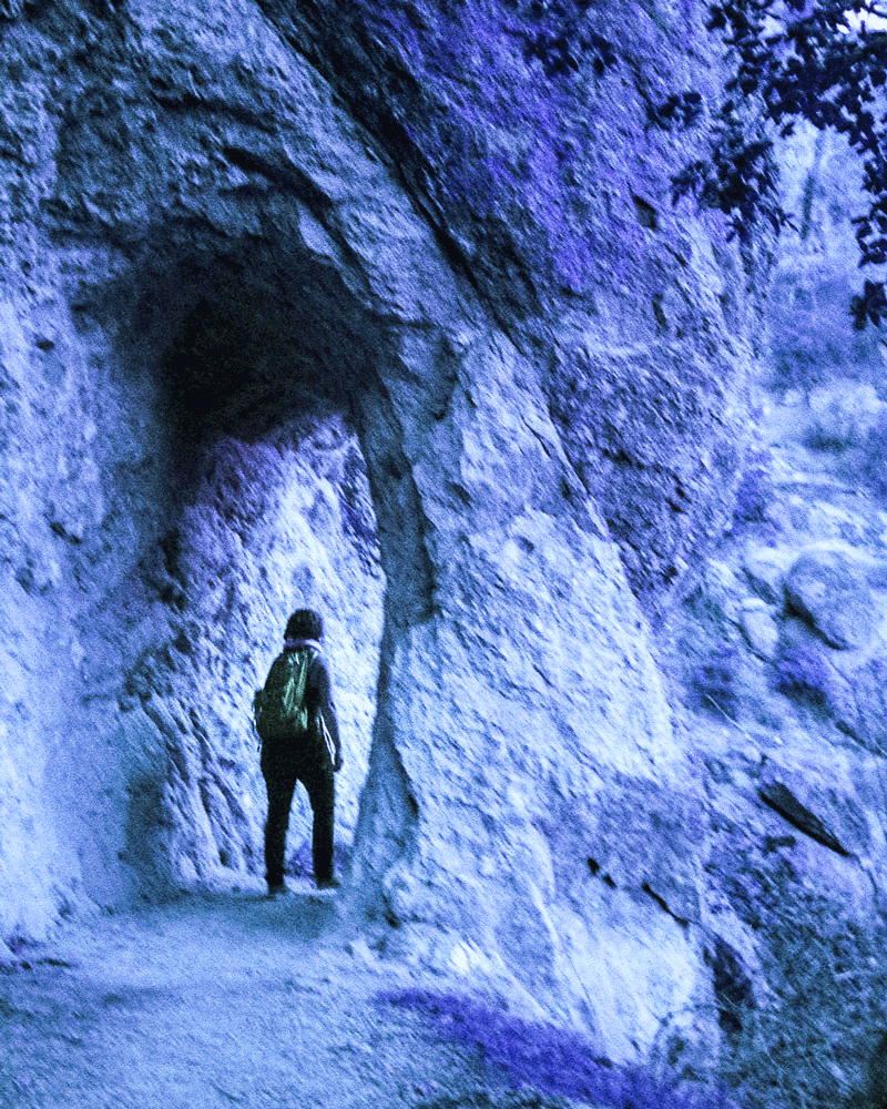 cave,film,purple,wigglegram,tunnel,analog,nimslo,35mm,hiking,pinnacles,lomochrome