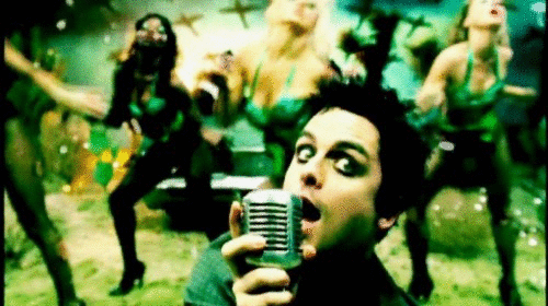Клип green. Грин дей Холидей. Green Day 2004. Грин дей Холидей MTV. Грин Дэй клип Холидей.