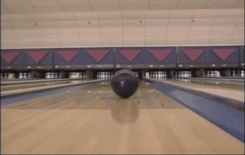 Bowling balls реакция смешно гифка.